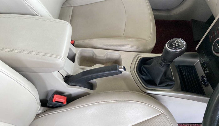 2020 Mahindra XUV300 W8 (O) 1.2 PETROL, Petrol, Manual, 46,629 km, Gear Lever