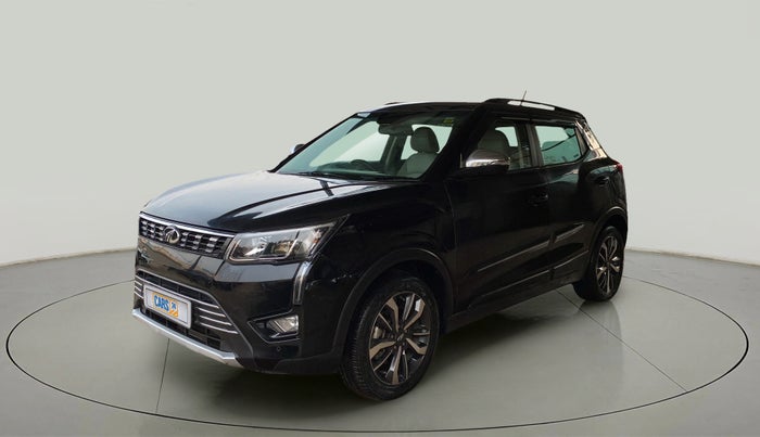 2020 Mahindra XUV300 W8 (O) 1.2 PETROL, Petrol, Manual, 46,629 km, Left Front Diagonal