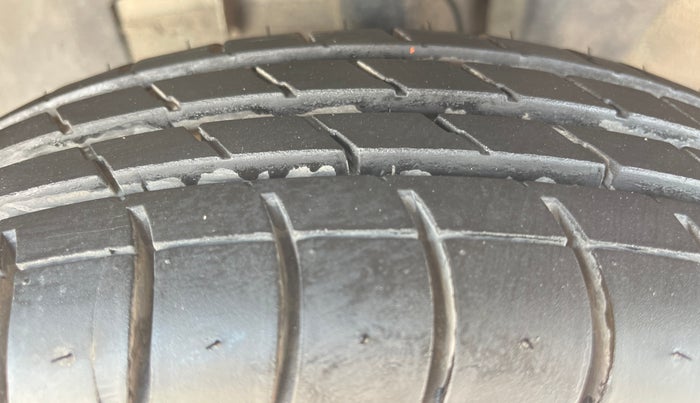 2019 Renault Kwid RXL, Petrol, Manual, 77,255 km, Left Front Tyre Tread