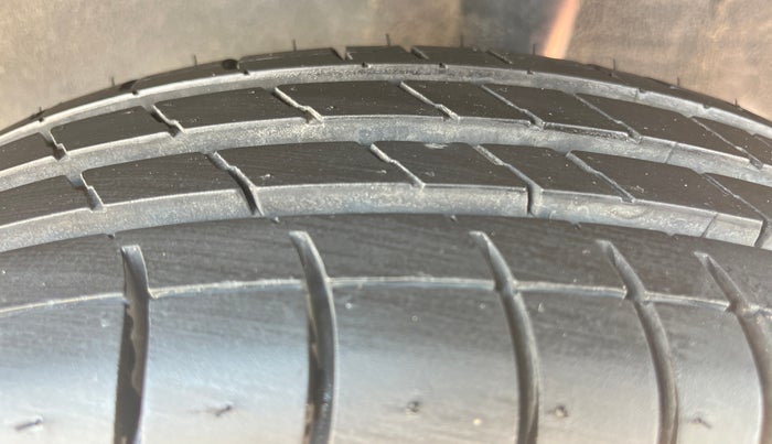 2019 Renault Kwid RXL, Petrol, Manual, 77,255 km, Left Rear Tyre Tread