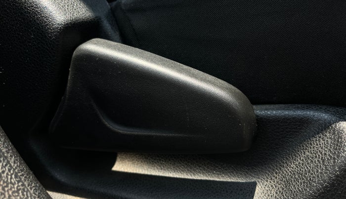 2019 Renault Kwid RXL, Petrol, Manual, 77,255 km, Driver Side Adjustment Panel