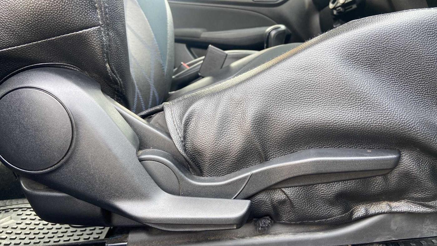 2019 Maruti Swift VXI AMT, Petrol, Automatic, 66,495 km, Driver Side Adjustment Panel