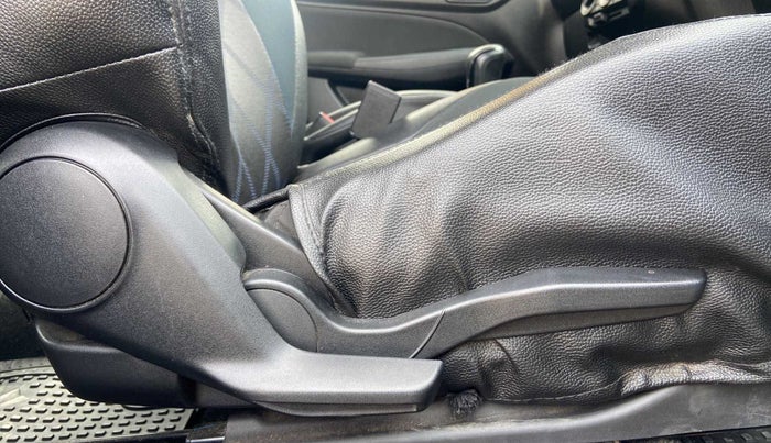 2019 Maruti Swift VXI AMT, Petrol, Automatic, 66,495 km, Driver Side Adjustment Panel