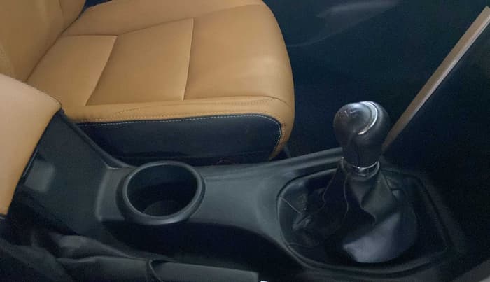 2022 Toyota Innova Crysta 2.7 VX 7 STR, Petrol, Manual, 19,682 km, Gear Lever