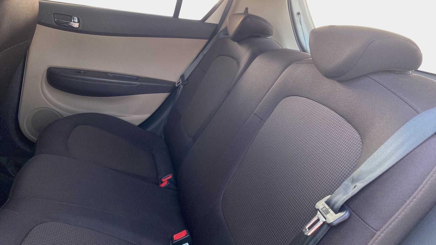 2012 Hyundai i20 SPORTZ 1.2, Petrol, Manual, 30,901 km, Right Side Rear Door Cabin