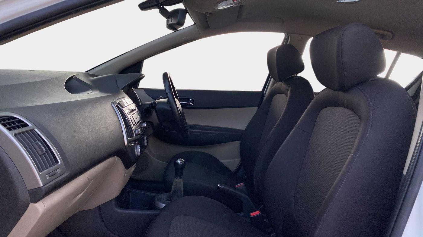 2012 Hyundai i20 SPORTZ 1.2, Petrol, Manual, 30,901 km, Right Side Front Door Cabin