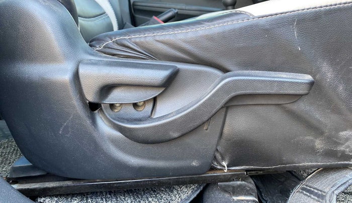 2019 Honda BR-V 1.5L I- DTEC S, Diesel, Manual, 93,151 km, Driver Side Adjustment Panel