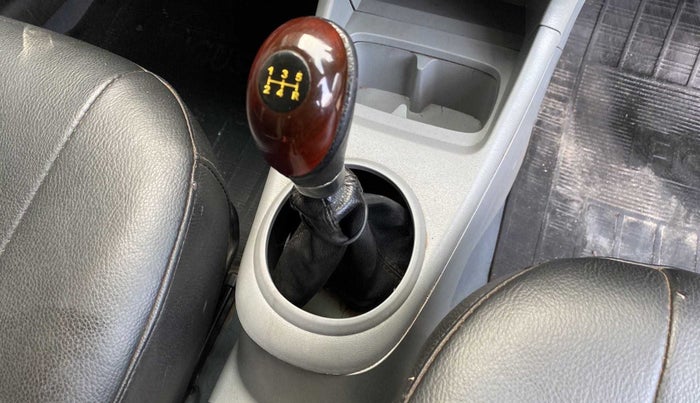 2011 Maruti A Star VXI, Petrol, Manual, 82,471 km, Gear lever - Boot cover slightly torn