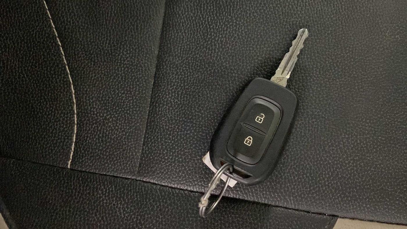 2022 Renault TRIBER RXL MT, Petrol, Manual, 17,791 km, Key Close Up