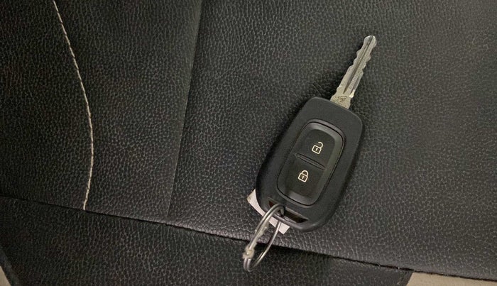 2022 Renault TRIBER RXL MT, Petrol, Manual, 17,791 km, Key Close Up