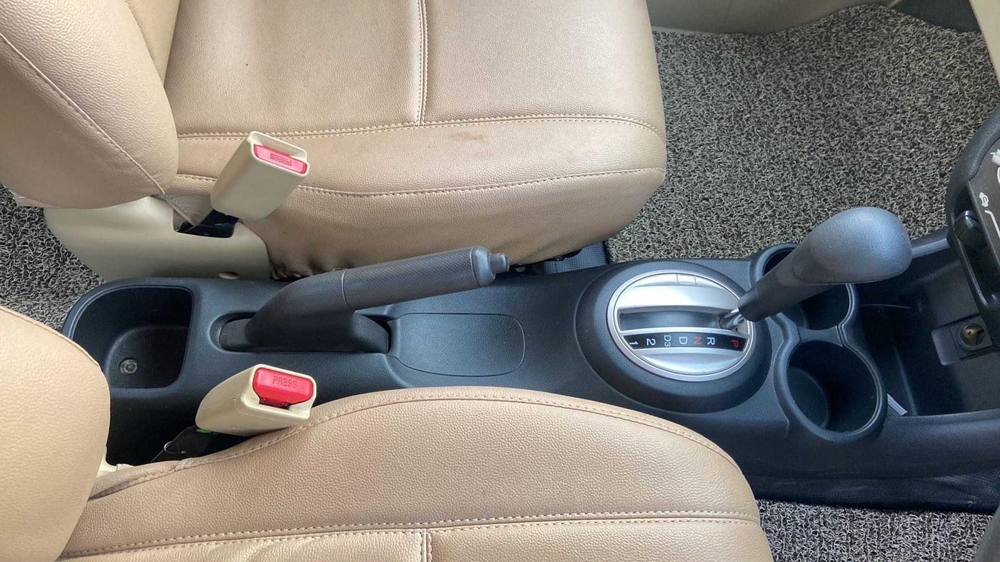 2016 Honda Brio VX AT, Petrol, Automatic, 21,546 km, Gear Lever