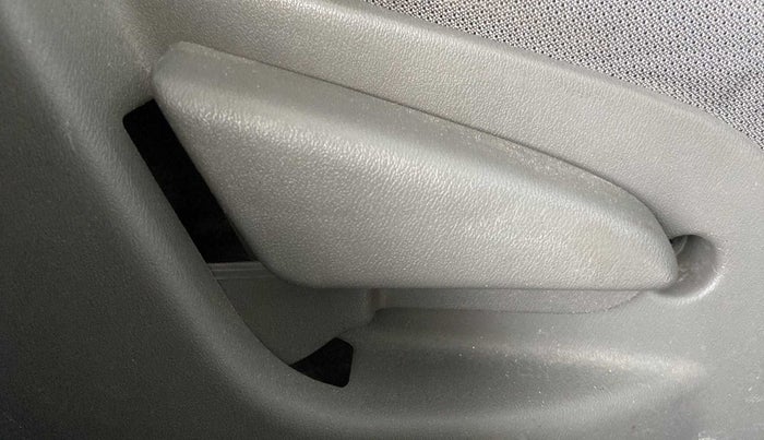 2016 Datsun Go Plus T, Petrol, Manual, 84,438 km, Driver Side Adjustment Panel