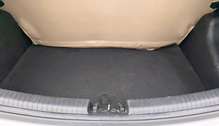 2016 Hyundai Grand i10 SPORTZ 1.2 KAPPA VTVT, Petrol, Manual, 60,766 km, Boot Inside