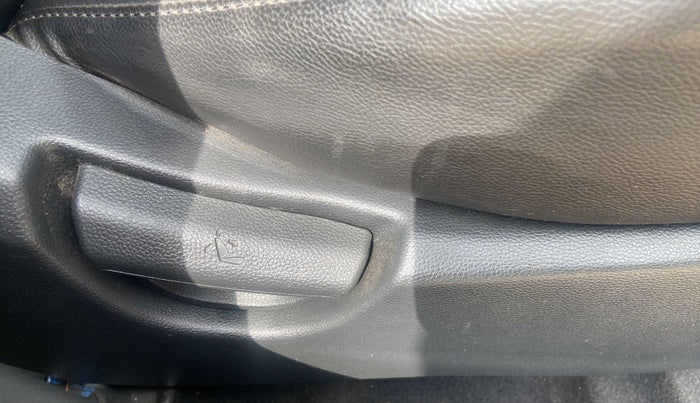 2018 Hyundai Grand i10 SPORTZ 1.2 KAPPA VTVT, Petrol, Manual, 21,414 km, Driver Side Adjustment Panel