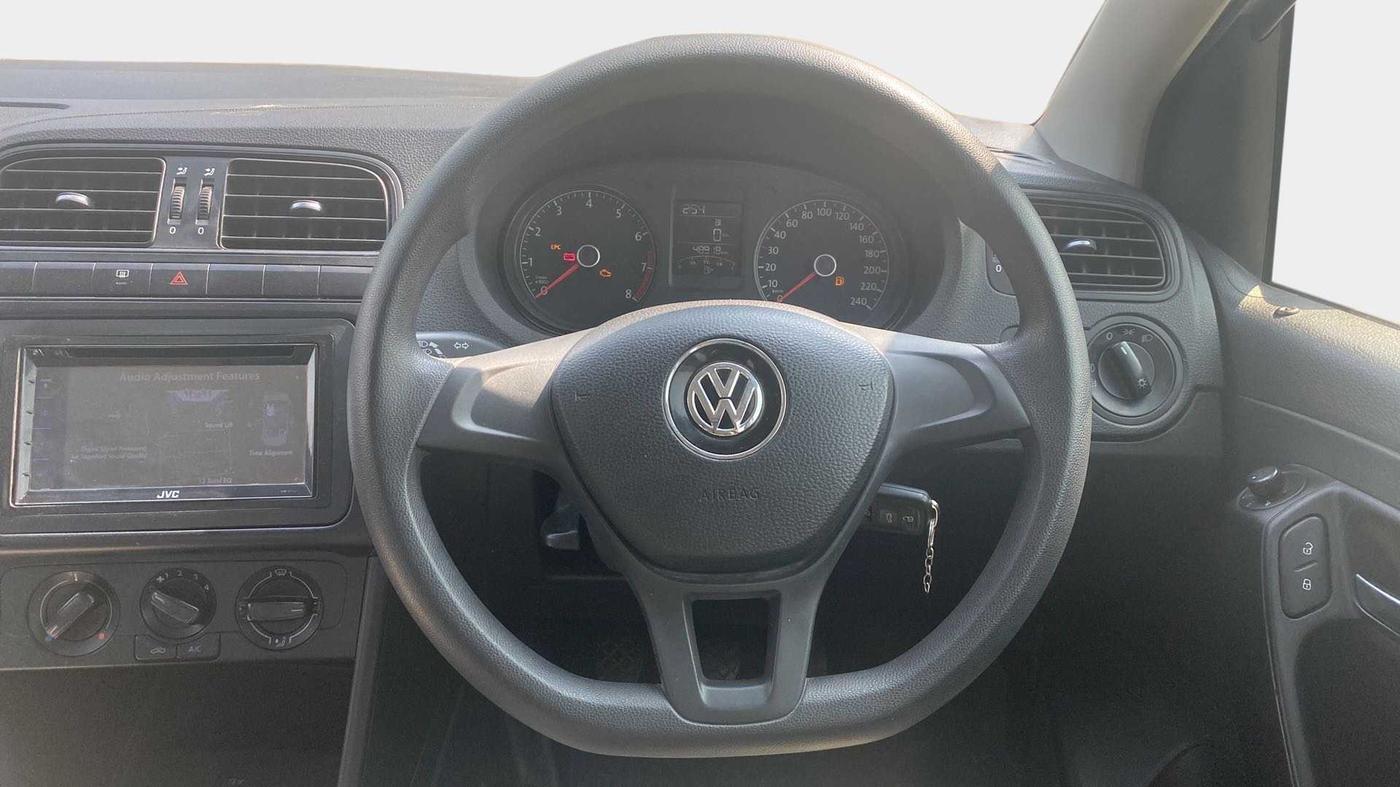 2017 Volkswagen Polo COMFORTLINE 1.2L, Petrol, Manual, 49,168 km, Steering Wheel Close Up