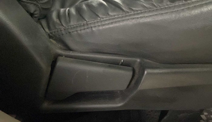 2019 Renault TRIBER RXL MT, CNG, Manual, 28,382 km, Driver Side Adjustment Panel