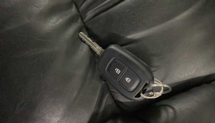 2019 Renault TRIBER RXL MT, CNG, Manual, 28,382 km, Key Close Up