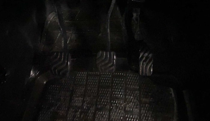 2019 Renault TRIBER RXL MT, CNG, Manual, 28,382 km, Pedals