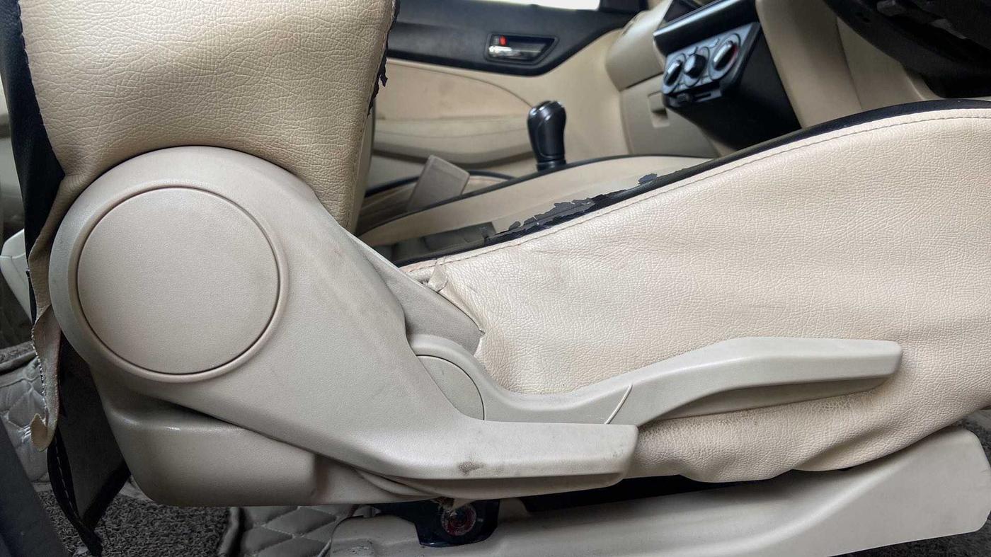 2018 Maruti Dzire VXI, CNG, Manual, 63,316 km, Driver Side Adjustment Panel