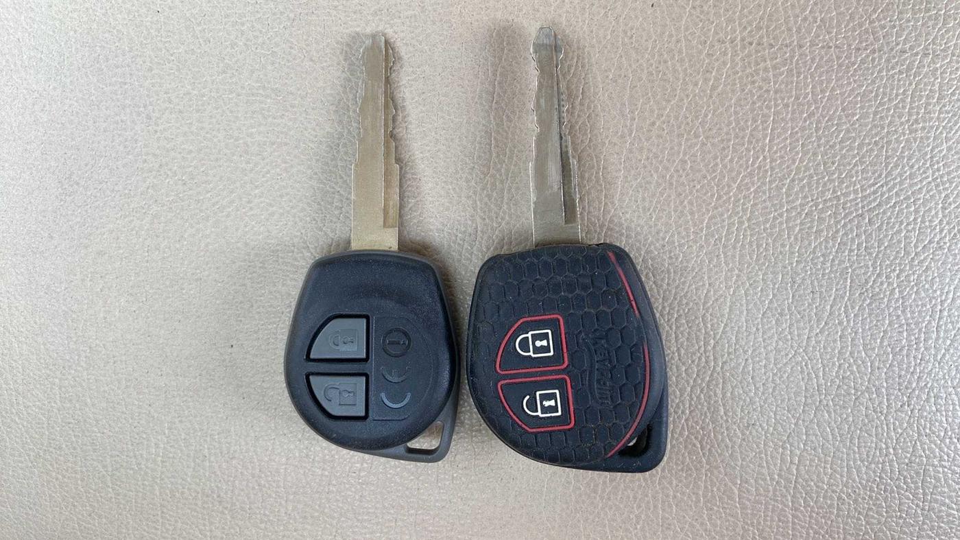 2018 Maruti Dzire VXI, CNG, Manual, 63,316 km, Key Close Up