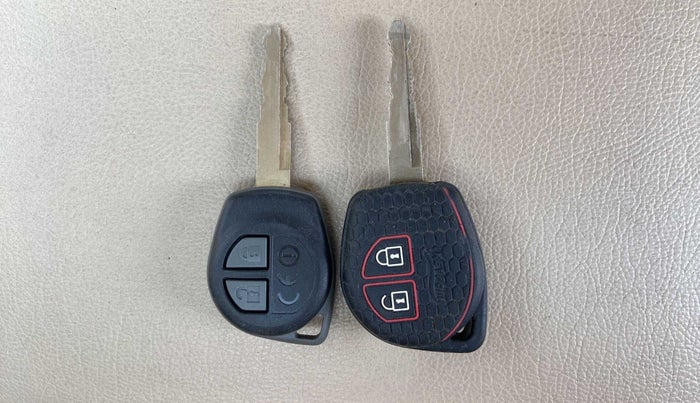 2018 Maruti Dzire VXI, CNG, Manual, 63,316 km, Key Close Up