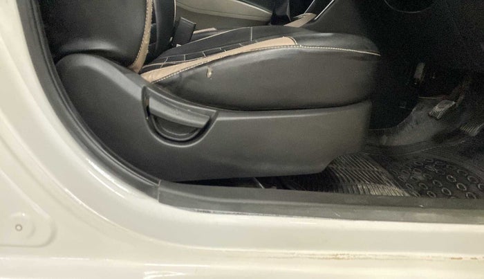 2018 Hyundai Grand i10 SPORTZ (O) 1.2 KAPPA VTVT, CNG, Manual, 88,318 km, Driver Side Adjustment Panel