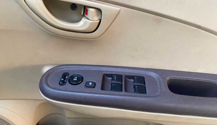 2013 Honda Amaze 1.5L I-DTEC S, Diesel, Manual, 47,356 km, Driver Side Door Panels Control