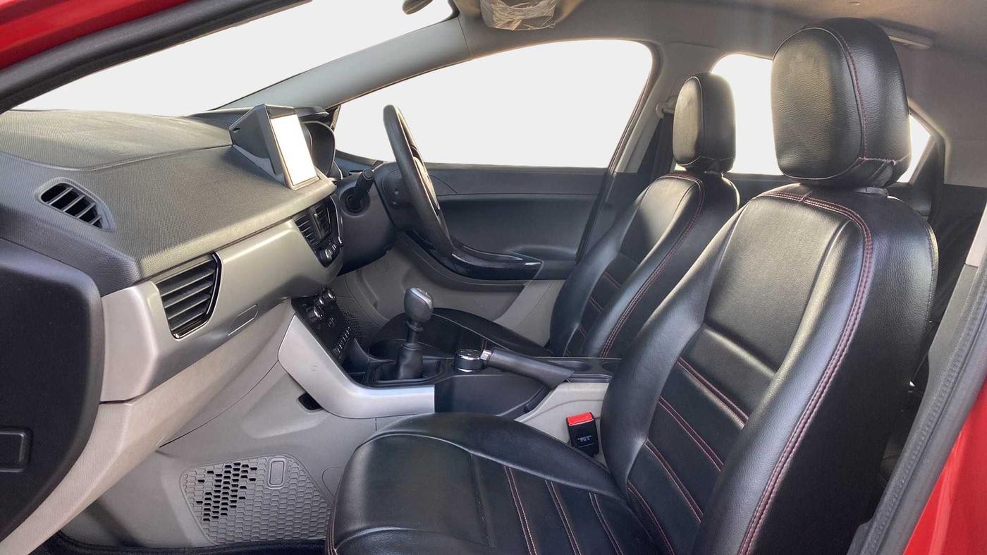 2018 Tata NEXON XM PETROL, Petrol, Manual, 76,713 km, Right Side Front Door Cabin