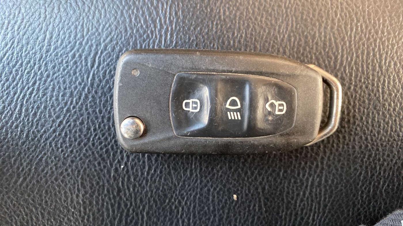 2018 Tata NEXON XM PETROL, Petrol, Manual, 76,713 km, Key Close Up