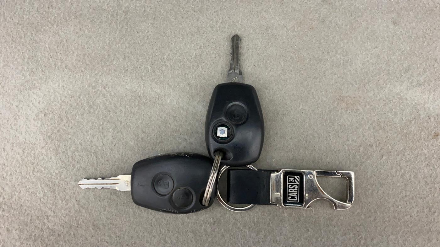 2015 Nissan Terrano XL (D), Diesel, Manual, 65,385 km, Key Close Up