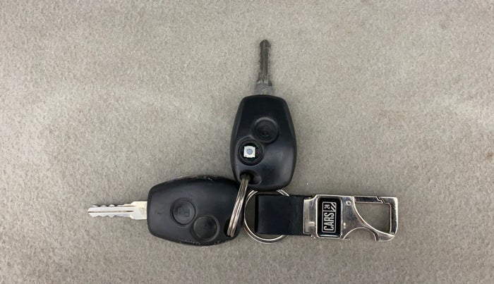 2015 Nissan Terrano XL (D), Diesel, Manual, 65,385 km, Key Close Up