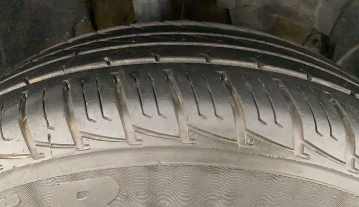 2015 Nissan Terrano XL (D), Diesel, Manual, 65,385 km, Right Front Tyre Tread