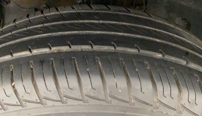 2015 Nissan Terrano XL (D), Diesel, Manual, 65,385 km, Left Front Tyre Tread