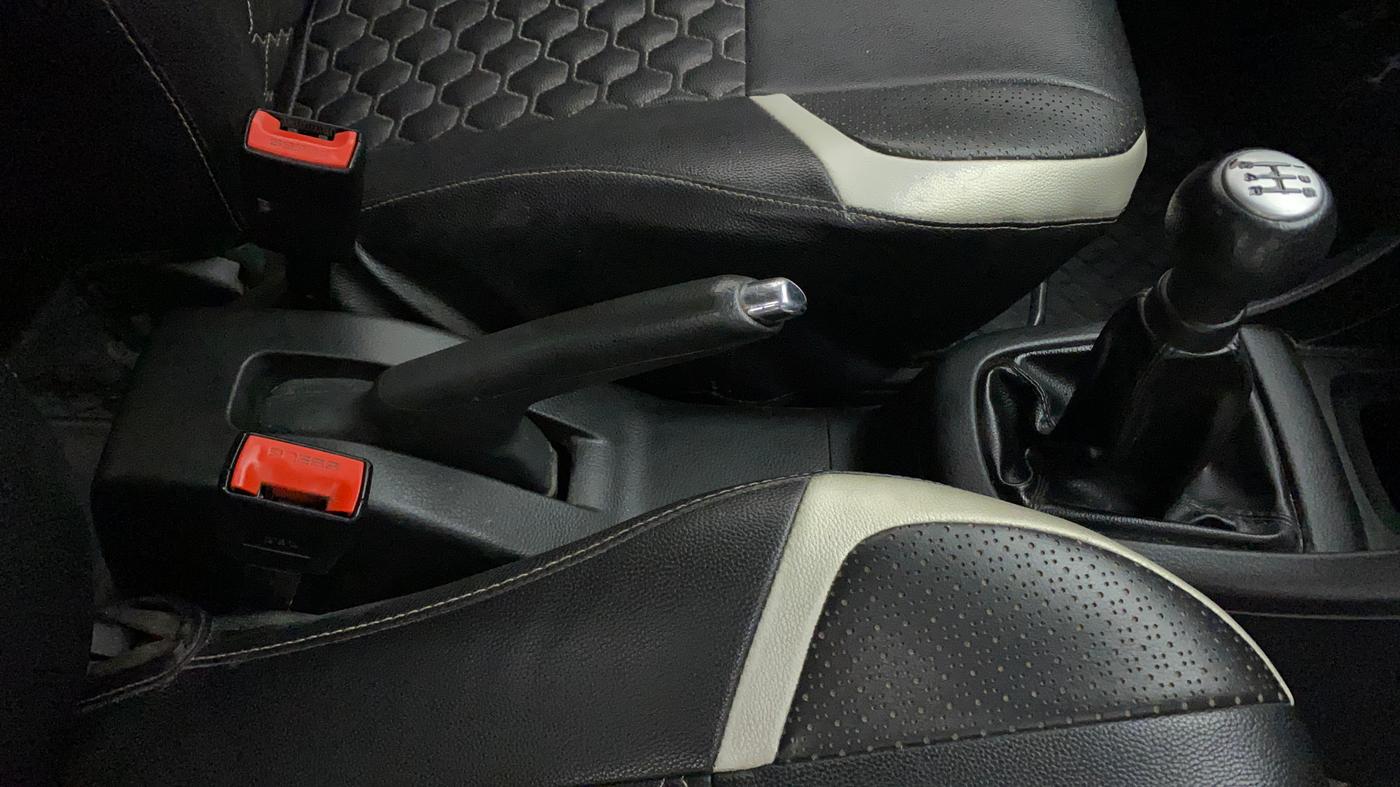 2015 Maruti Swift VXI, Petrol, Manual, 78,042 km, Gear Lever