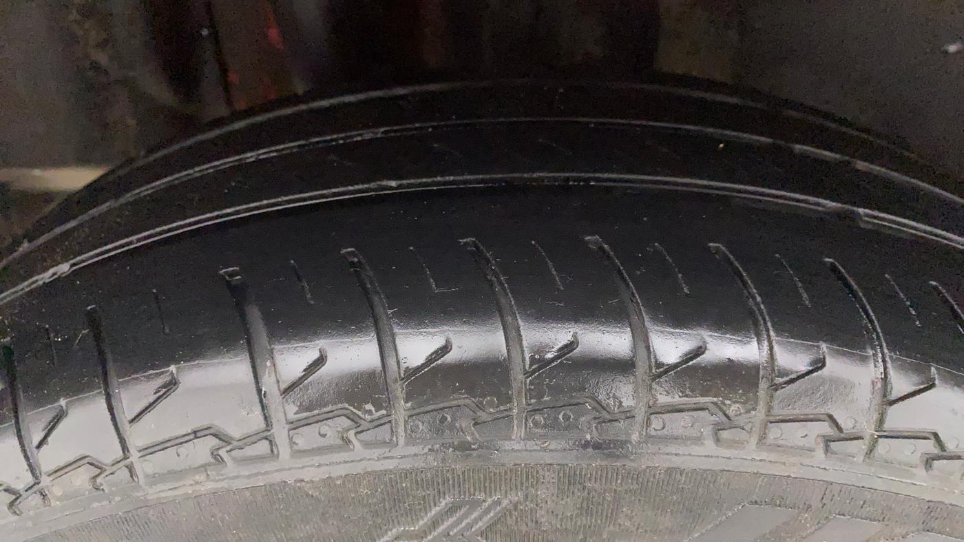 2021 Maruti Swift VXI, Petrol, Manual, 49,315 km, Right Front Tyre Tread