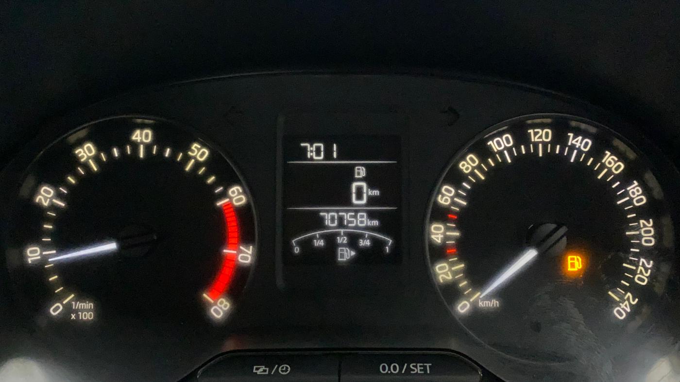 2017 Skoda Rapid AMBITION 1.6 MPI MT, Petrol, Manual, 70,758 km, Odometer Image