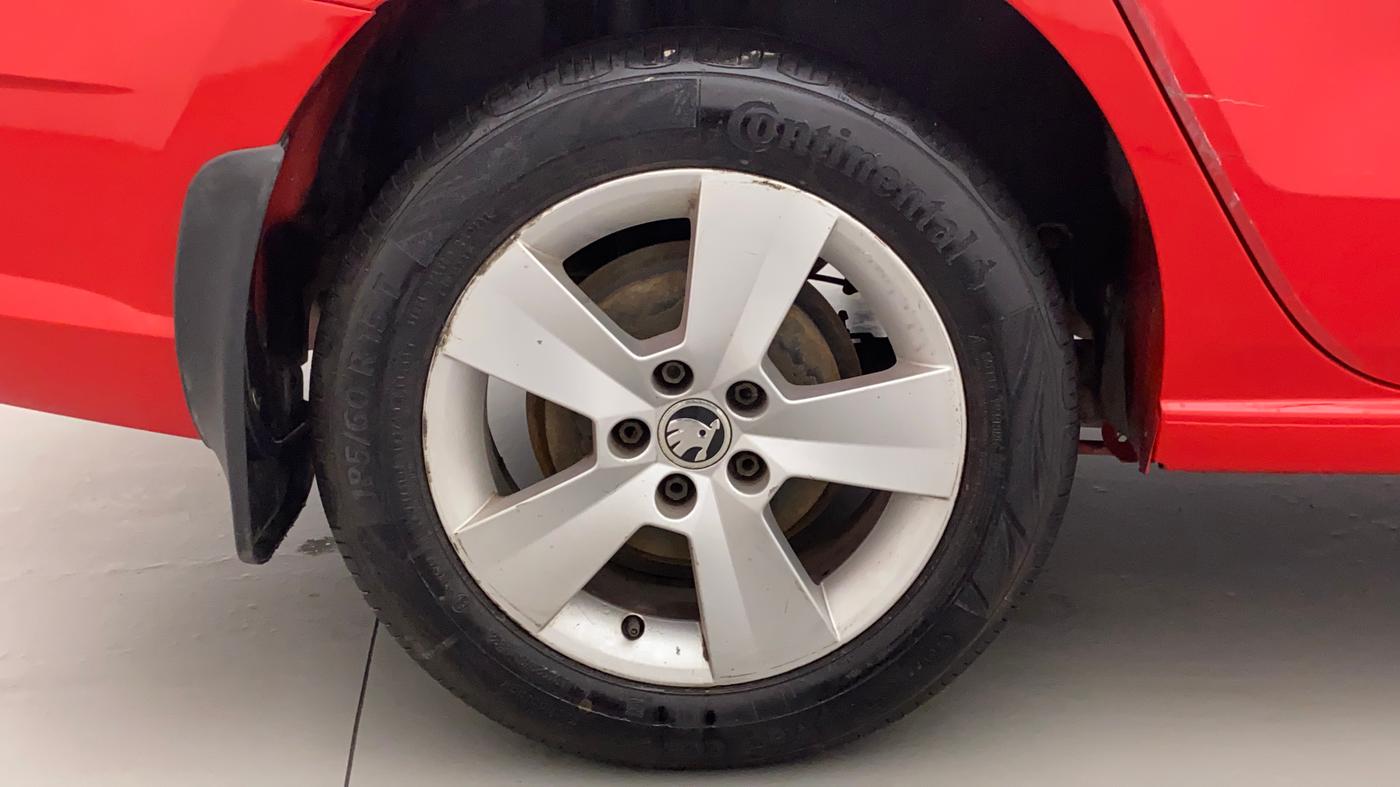2017 Skoda Rapid AMBITION 1.6 MPI MT, Petrol, Manual, 70,758 km, Right Rear Wheel
