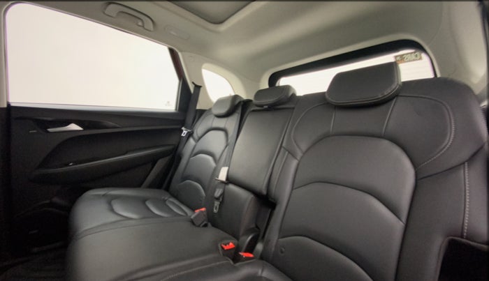 2019 MG HECTOR SHARP 2.0 DIESEL, Diesel, Manual, 31,906 km, Right Side Rear Door Cabin