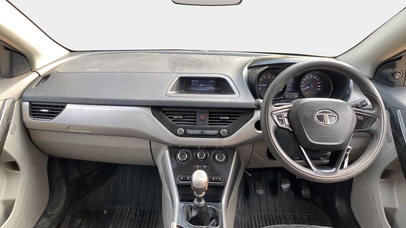 2018 Tata NEXON XM PETROL, Petrol, Manual, 22,507 km, Dashboard