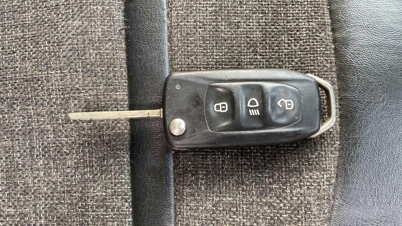 2018 Tata NEXON XM PETROL, Petrol, Manual, 22,507 km, Key Close Up