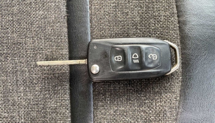 2018 Tata NEXON XM PETROL, Petrol, Manual, 22,507 km, Key Close Up