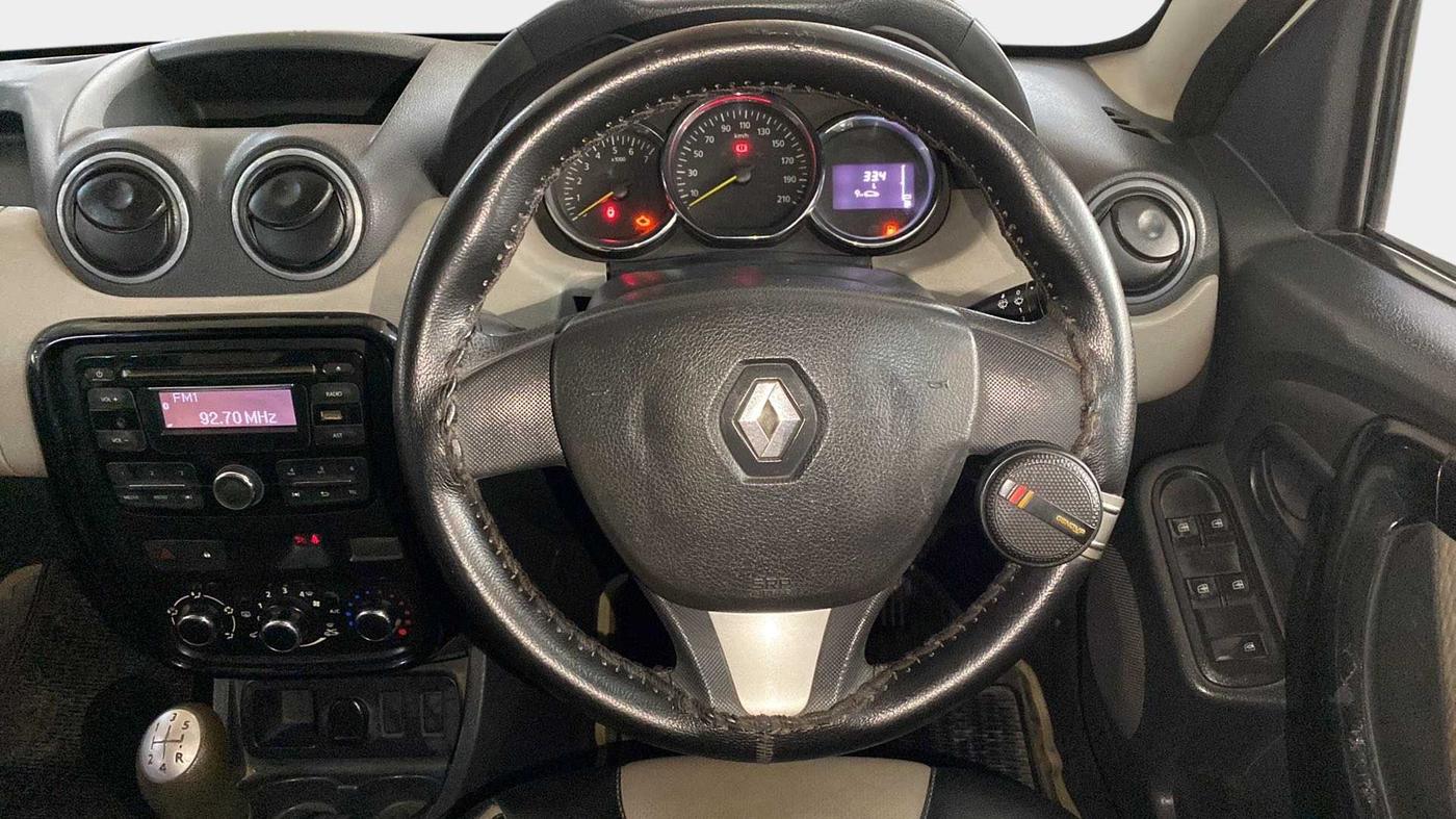 2015 Renault Duster 85 PS RXL DIESEL, Diesel, Manual, 79,115 km, Steering Wheel Close Up