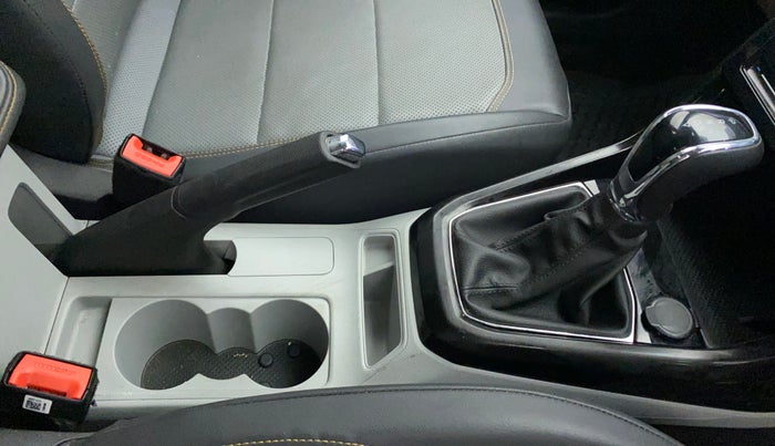 2021 Skoda KUSHAQ STYLE 1.5L TSI DSG (6 AIRBAGS), Petrol, Automatic, 25,369 km, Gear Lever