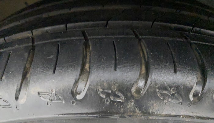 2021 Skoda KUSHAQ STYLE 1.5L TSI DSG (6 AIRBAGS), Petrol, Automatic, 25,369 km, Left Front Tyre Tread