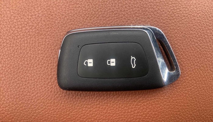 2021 MG HECTOR PLUS SHARP 1.5 PETROL TURBO CVT 6-STR, Petrol, Automatic, 7,589 km, Key Close Up