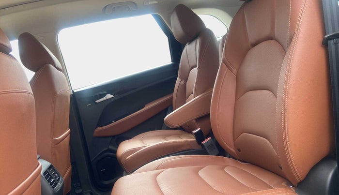 2021 MG HECTOR PLUS SHARP 1.5 PETROL TURBO CVT 6-STR, Petrol, Automatic, 7,589 km, Right Side Rear Door Cabin