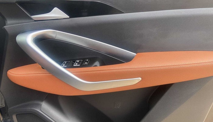 2021 MG HECTOR PLUS SHARP 1.5 PETROL TURBO CVT 6-STR, Petrol, Automatic, 7,589 km, Driver Side Door Panels Control