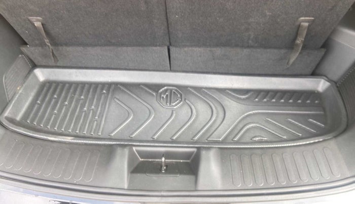 2021 MG HECTOR PLUS SHARP 1.5 PETROL TURBO CVT 6-STR, Petrol, Automatic, 7,589 km, Boot Inside
