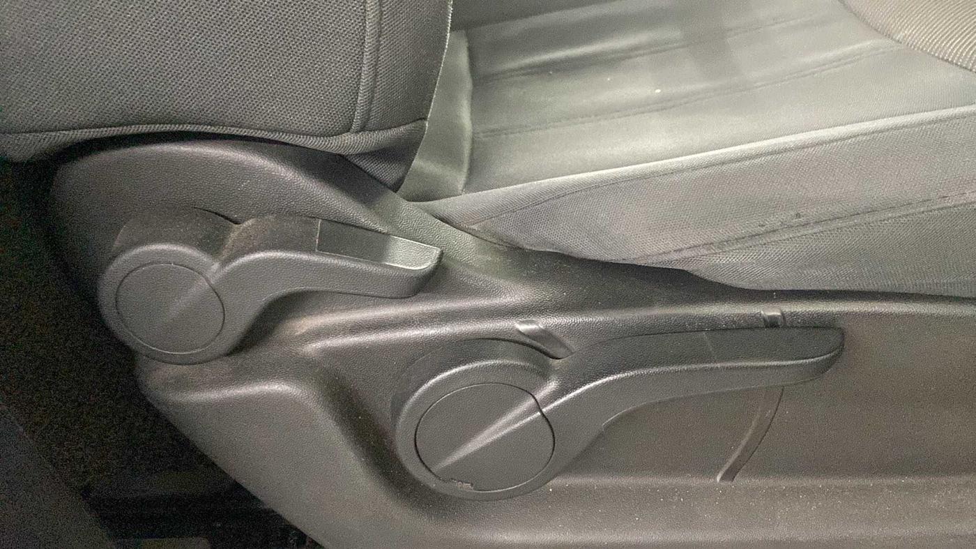2019 Mahindra XUV500 W5, Diesel, Manual, 67,775 km, Driver Side Adjustment Panel