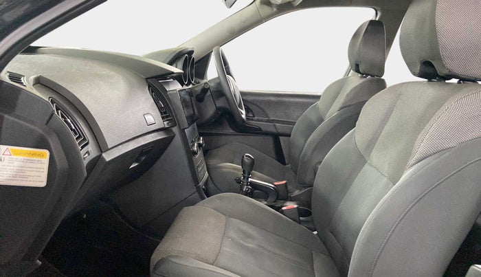 2019 Mahindra XUV500 W5, Diesel, Manual, 67,775 km, Right Side Front Door Cabin